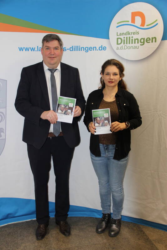 Neue Seniorenbroschüre für den Landkreis Dillingen