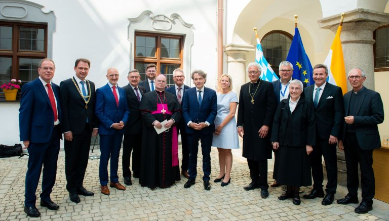 Ulrichspreis 2022 - Gruppenbild Arkadenhof